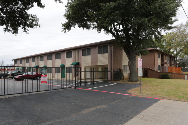 Atrium Gardens At Fielder Road in Arlington, TX - Building Photo - Building Photo