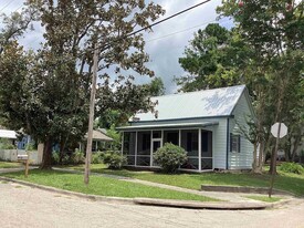 523 SW Horry Ave in Madison, FL - Building Photo