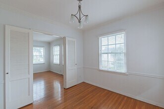 1056 Carmona Ave in Los Angeles, CA - Building Photo - Building Photo