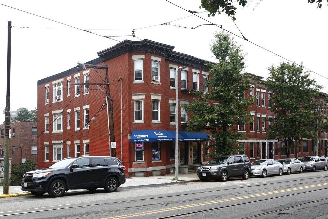 73 S Huntington in Jamaica Plain, MA - Foto de edificio