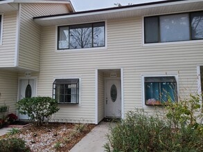 6124 SW 8th Pl in Gainesville, FL - Building Photo - Building Photo