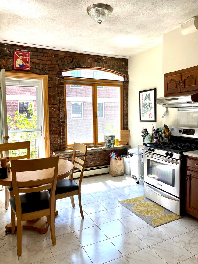 69 Baldwin St, Unit #2 in Boston, MA - Foto de edificio - Building Photo