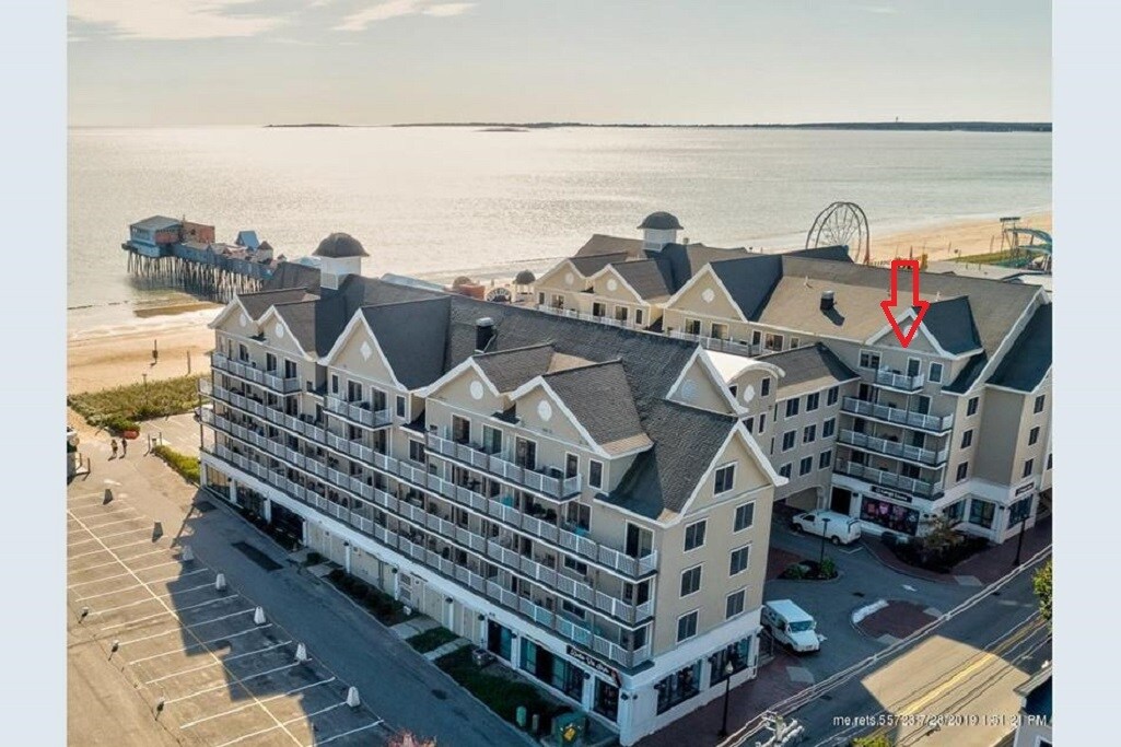 1 E Grand Ave, Unit 401 in Old Orchard Beach, ME - Foto de edificio