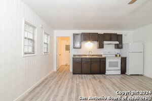 215 Greenlawn Ave in Pleasanton, TX - Building Photo - Building Photo