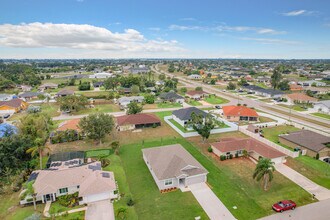 736 SW 5th St in Cape Coral, FL - Foto de edificio - Building Photo
