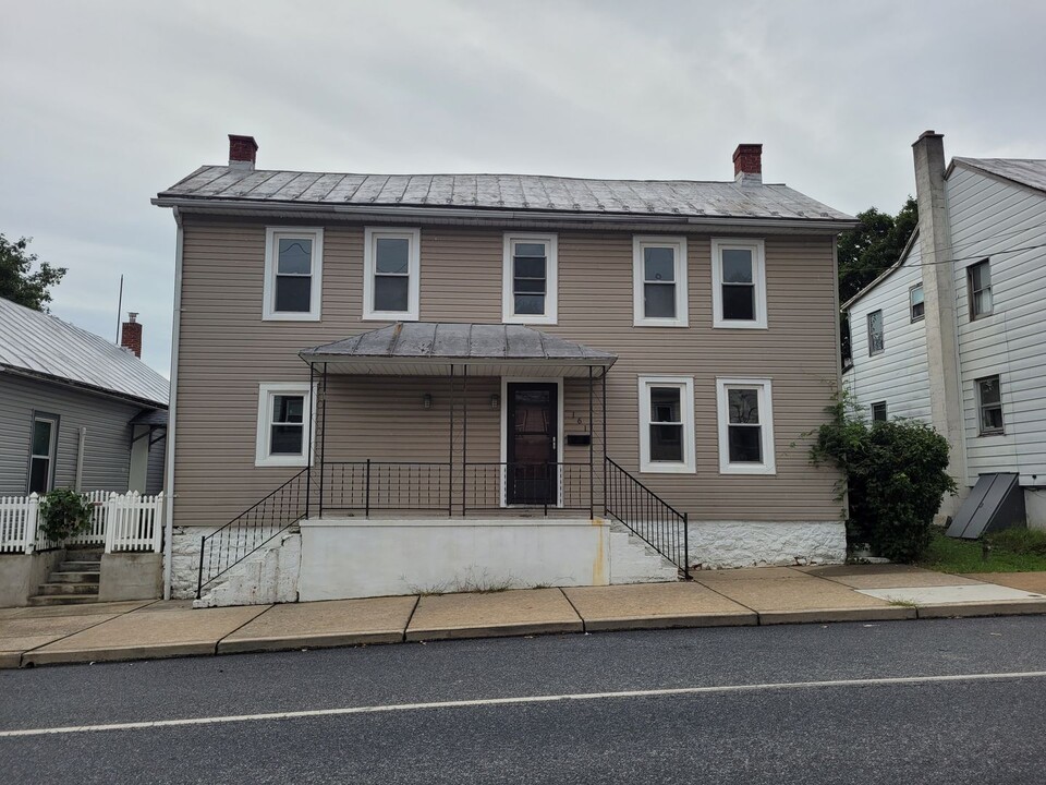 161 W Market St in Jonestown, PA - Building Photo