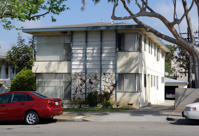 653 E Regent St in Inglewood, CA - Building Photo - Building Photo