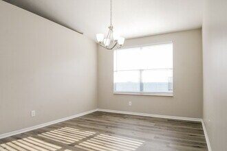 1104 Barclay Wood Dr in Ruskin, FL - Building Photo - Building Photo