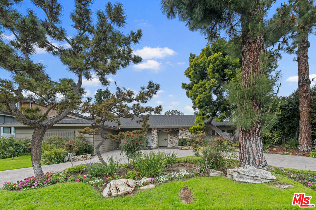 1401 Allenford Ave in Los Angeles, CA - Foto de edificio