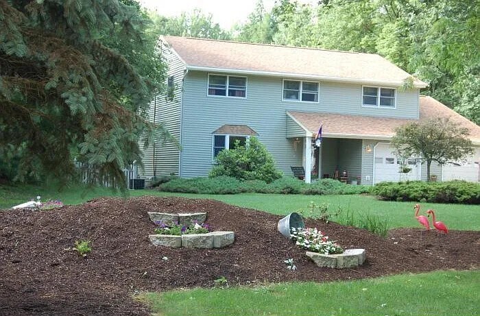 12 Cedarcrest Dr in Saratoga Springs, NY - Building Photo