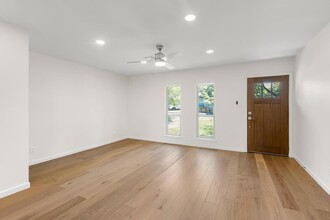 5512 Gloucester Ln in Austin, TX - Building Photo - Building Photo