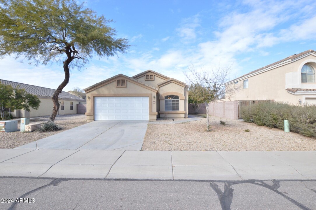 33326 N Donnelly Wash Way in San Tan Valley, AZ - Building Photo