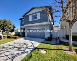 17528 Yellowwood Way in Carson, CA - Building Photo
