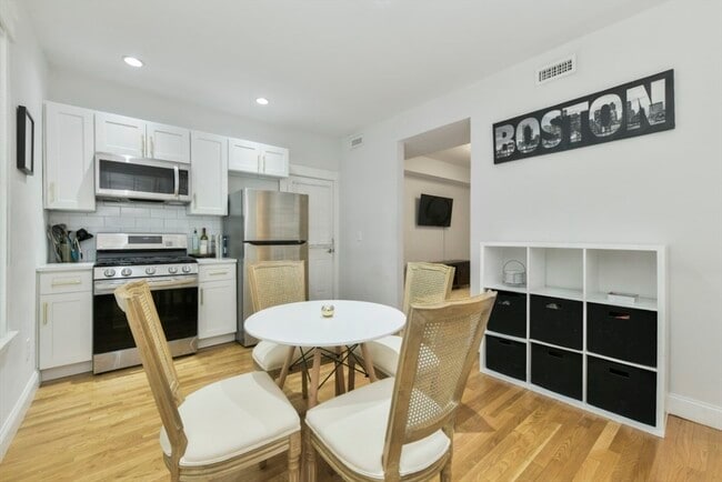 893 E 4th St in Boston, MA - Building Photo - Building Photo