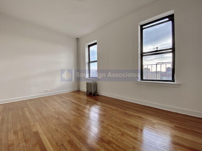 590 Fort Washington Ave-Unit -4B in New York, NY - Building Photo - Building Photo