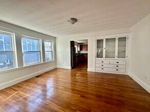 253 Brown St, Unit 1 in Waltham, MA - Building Photo - Building Photo