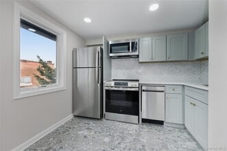 120 Maple Ave in Cedarhurst, NY - Building Photo - Building Photo