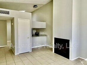 401 E Thoroughbred St in Tucson, AZ - Building Photo - Building Photo