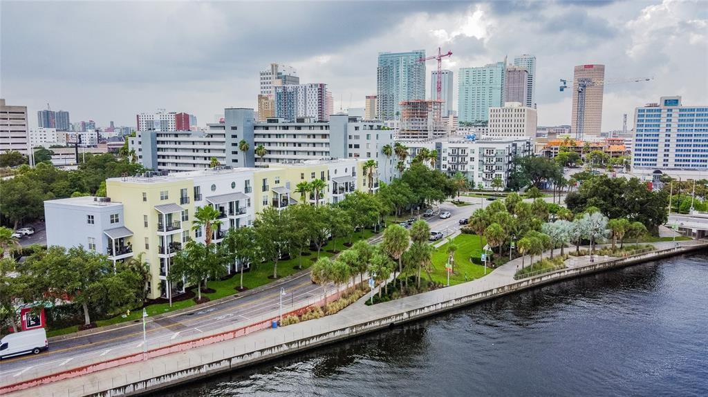 1501 Doyle Carlton Dr in Tampa, FL - Building Photo