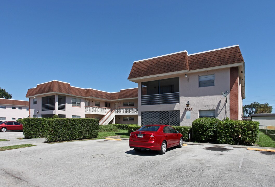 Miramar Club in Miramar, FL - Foto de edificio