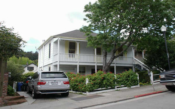 15-21B Bernard St in Mill Valley, CA - Foto de edificio - Building Photo