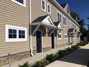 115 Evergreen St in West Babylon, NY - Building Photo - Building Photo
