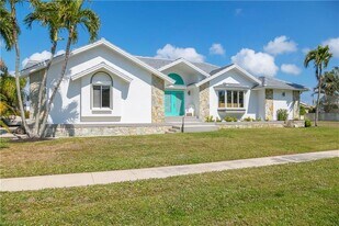 370 Cottage Ct, Unit 2346 in Marco Island, FL - Building Photo