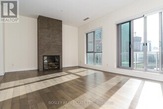 55 Front St E in Toronto, ON - Building Photo - Building Photo