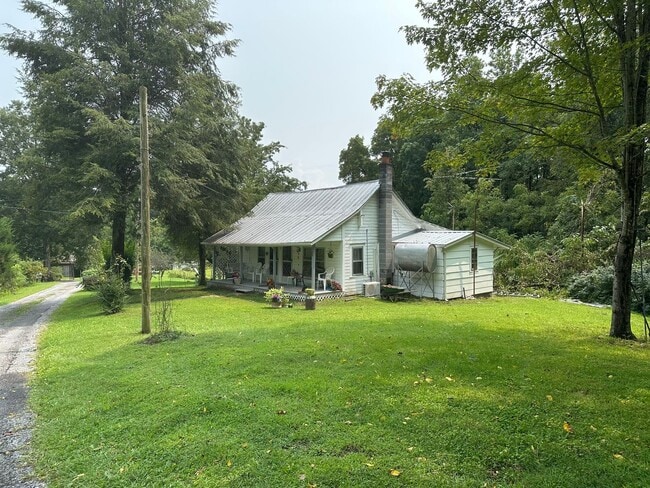25 Sugar Hollow Ln in Fall Branch, TN - Building Photo - Building Photo