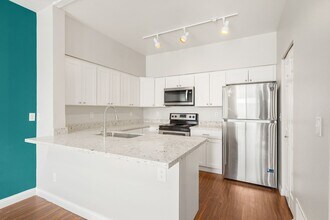 1511 Cherrylane Ave S in Seattle, WA - Building Photo - Building Photo