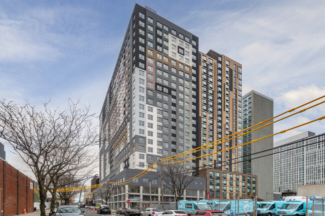 Hillside Tower in Jamaica, NY - Foto de edificio - Building Photo