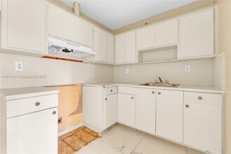 5807 SW 27th St in West Park, FL - Building Photo - Building Photo