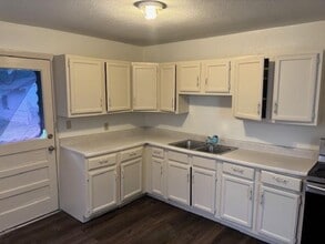 213 NE 31st St in Grand Prairie, TX - Building Photo - Building Photo