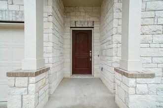 117 Falkland St in Hutto, TX - Building Photo - Building Photo