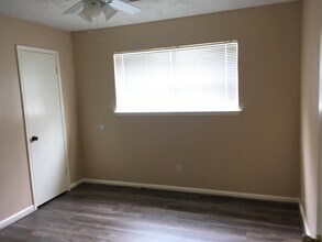 150 WHITE CEDAR ST. in Houston, TX - Building Photo - Building Photo