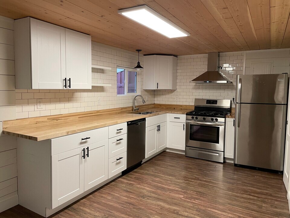 539 SE Edgewater Ln in Bend, OR - Building Photo