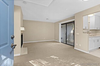 10325 Azuaga St in San Diego, CA - Building Photo - Building Photo