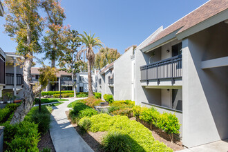 Surf House Apartments in Huntington Beach, CA - Building Photo - Building Photo