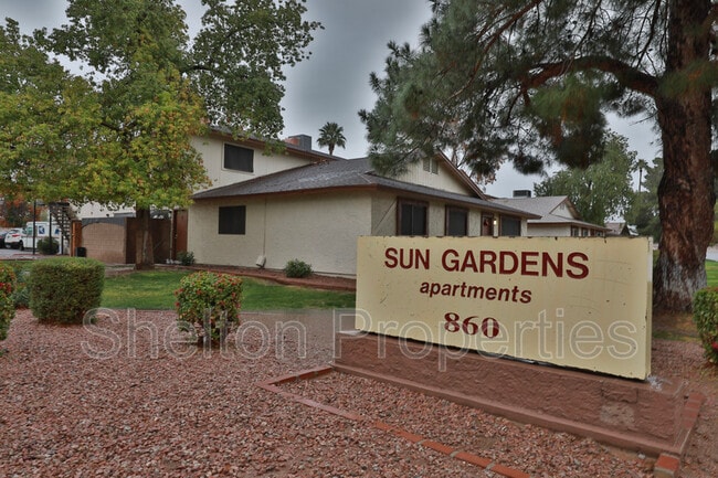 860 E Brown Rd in Mesa, AZ - Building Photo - Building Photo