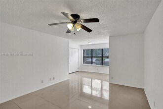 2946 S University Dr in Davie, FL - Building Photo - Building Photo