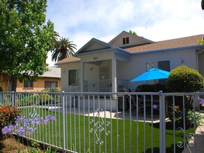 954 11th Street, in Santa Monica, CA - Building Photo - Building Photo