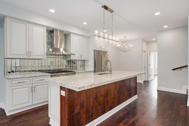 1919 N Drake Ave-Unit -B in Chicago, IL - Building Photo - Building Photo