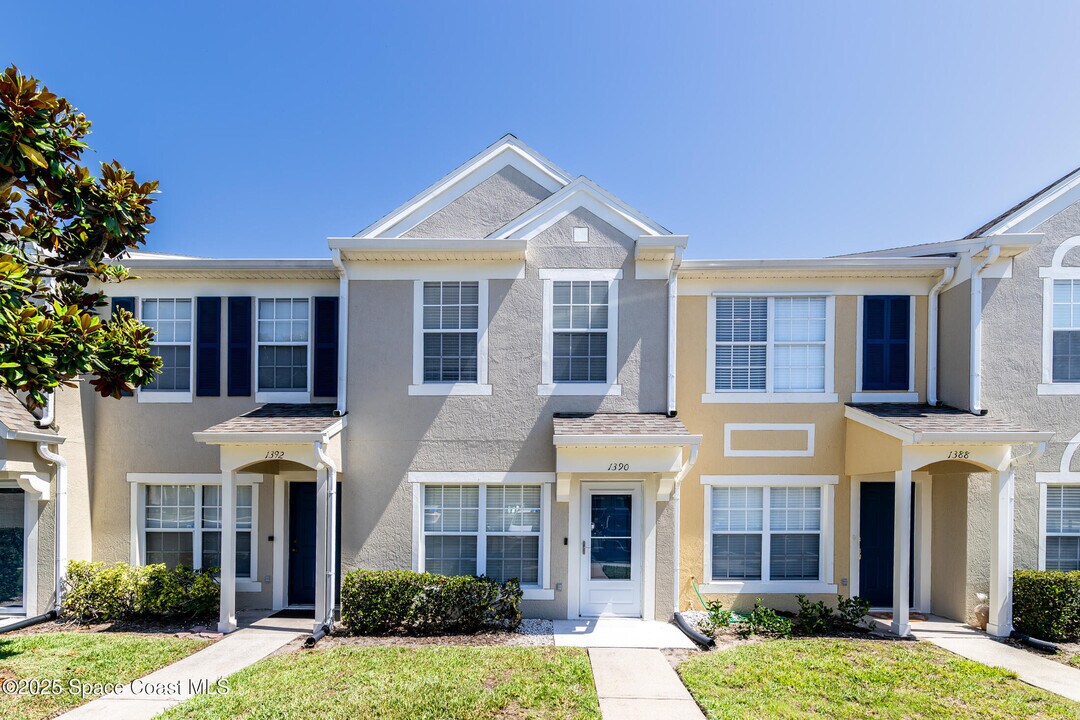 1390 Hampton Park Ln in Melbourne, FL - Building Photo