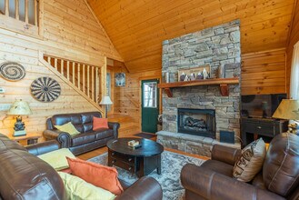 70 Summit Way in Mars Hill, NC - Building Photo - Building Photo