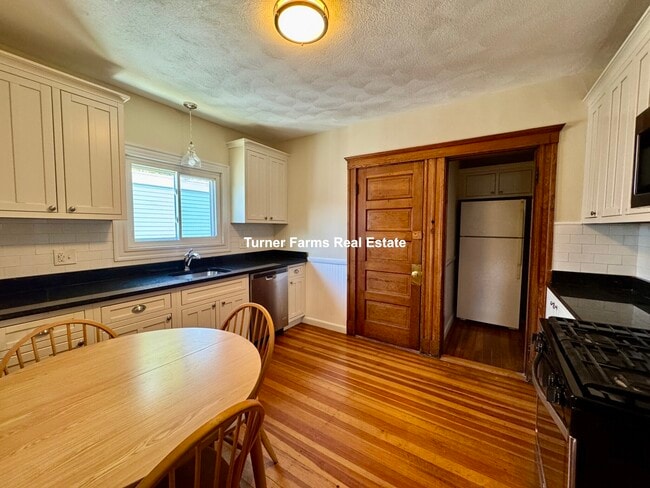 258 Boston Ave, Unit 2 in Medford, MA - Building Photo - Building Photo