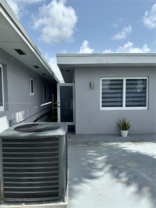 11631 SW 179th Terrace in Miami, FL - Building Photo - Building Photo