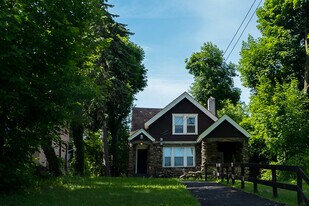 1920 E Genesee St in Syracuse, NY - Building Photo