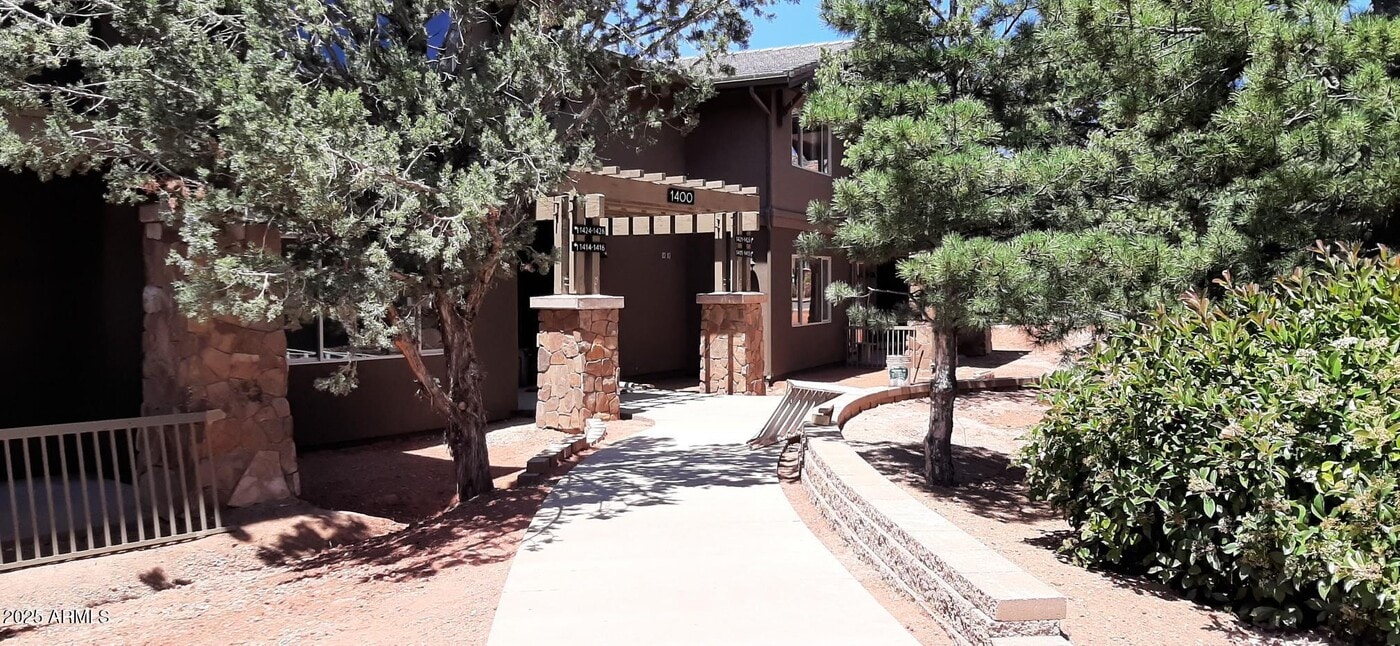 1413 Kestrel Cir in Sedona, AZ - Foto de edificio