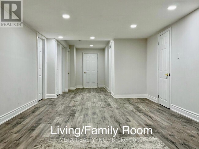 136 Lawson Rd in Toronto, ON - Building Photo - Building Photo