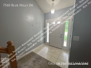 7560 Blue Holly Dr in Lewis Center, OH - Building Photo - Building Photo